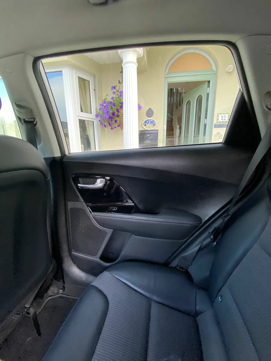 Car - Image 4
