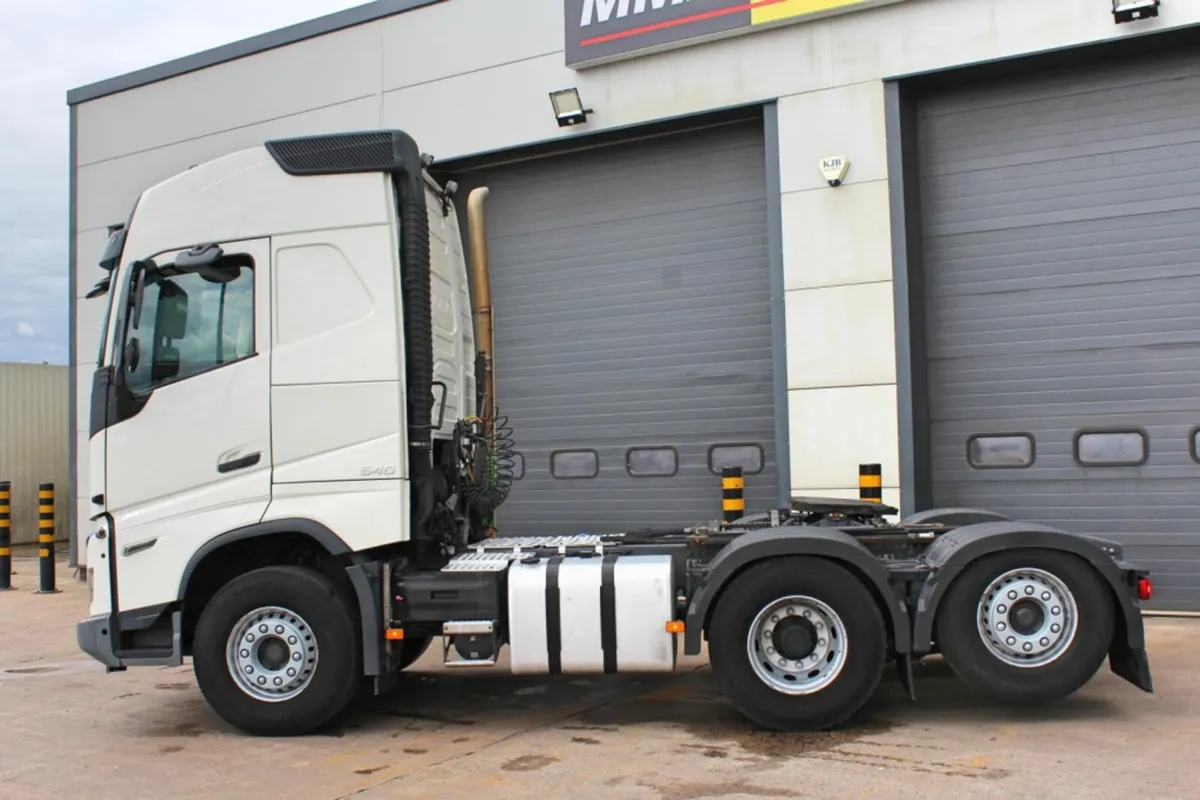 2023 FH 540 6X2 TRACTOR UNIT - Image 4