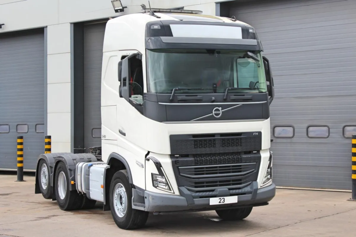 2023 FH 540 6X2 TRACTOR UNIT - Image 1