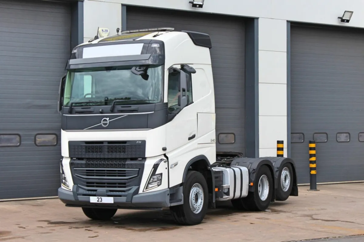 2023 FH 540 6X2 TRACTOR UNIT - Image 3
