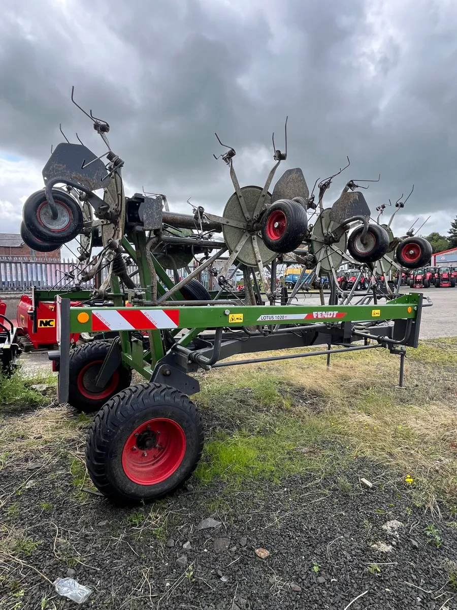 Fendt Lotus 1020T Tedder - Image 3