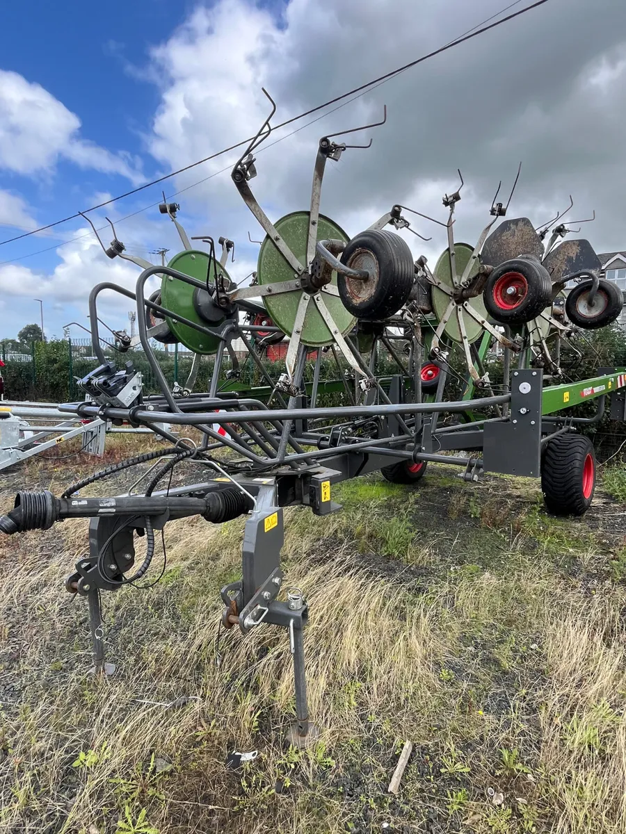 Fendt Lotus 1020T Tedder - Image 2