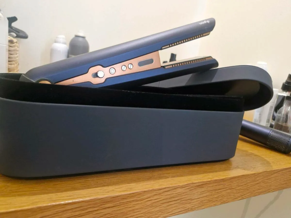 Dyson hair straightner - Image 1