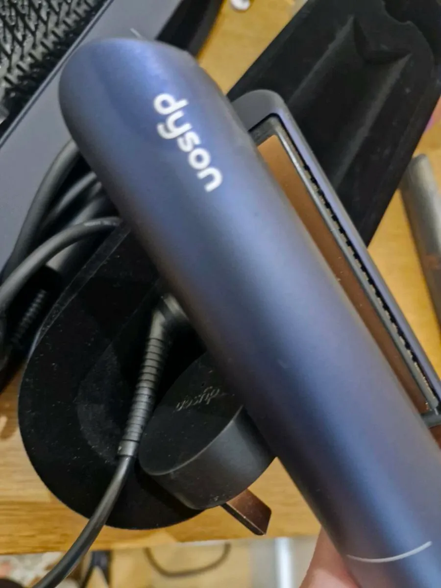Dyson hair straightner - Image 3