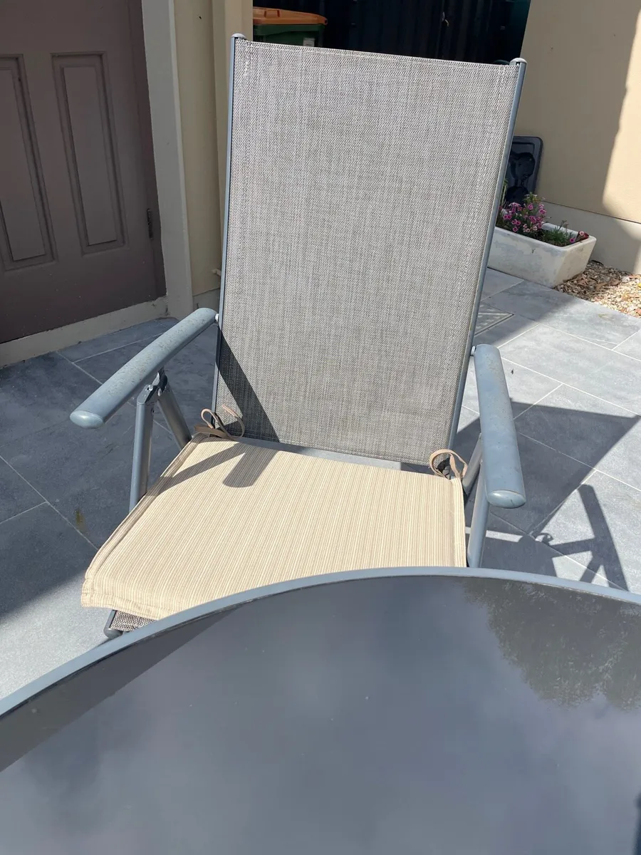 Patio table and 4 chairs - Image 3