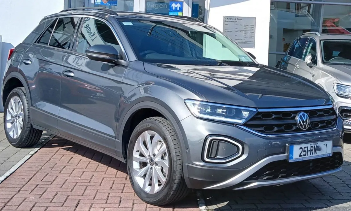 Volkswagen T-Roc Edition 75 2.0tdi 116HP  rearvie - Image 1