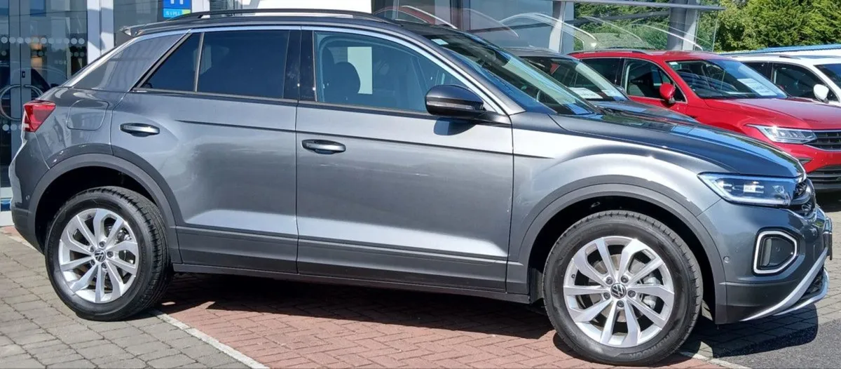 Volkswagen T-Roc Edition 75 2.0tdi 116HP  rearvie - Image 2