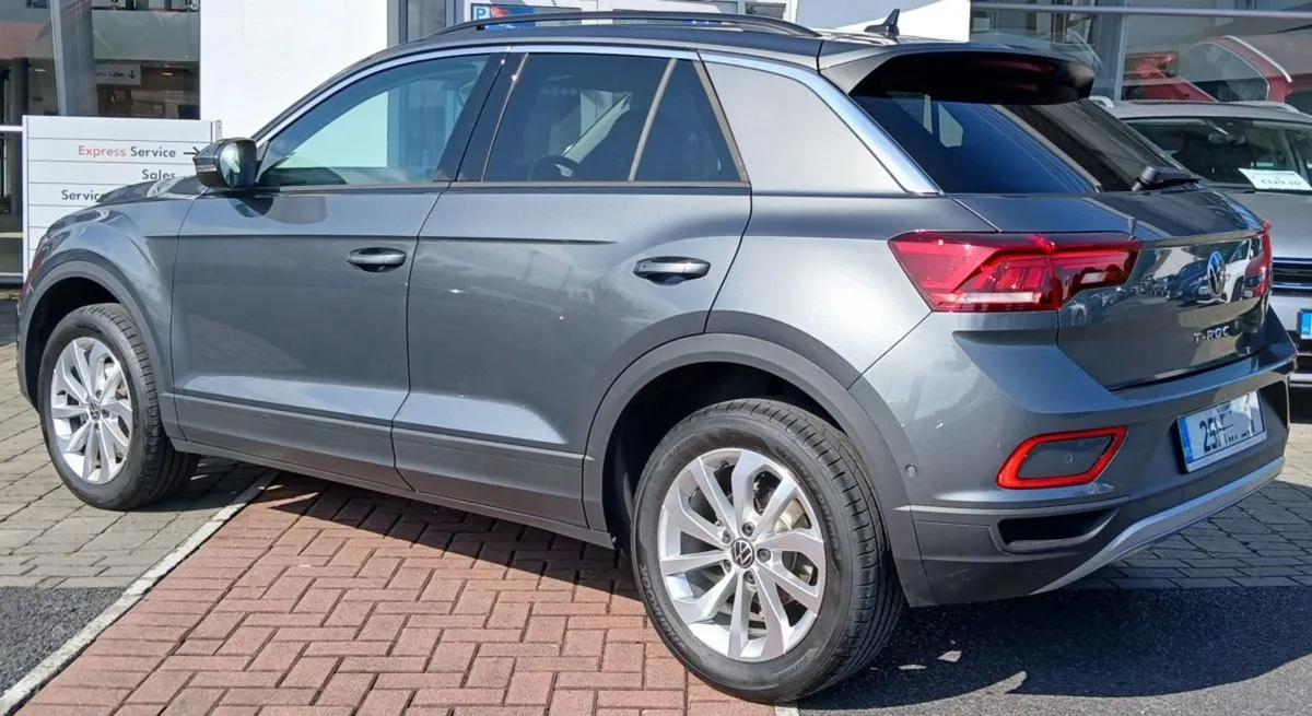 Volkswagen T-Roc Edition 75 2.0tdi 116HP  rearvie - Image 4