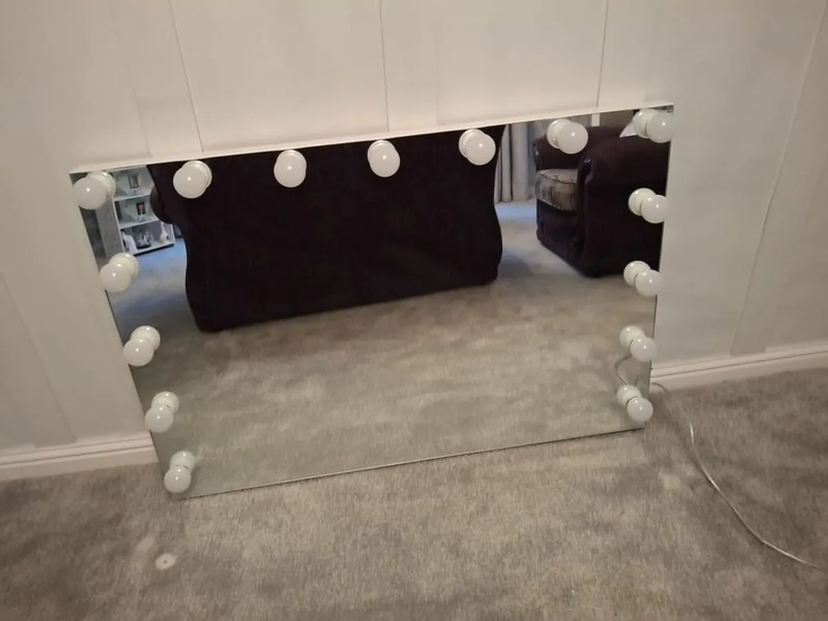 BIG Hollywood Mirror - Image 1