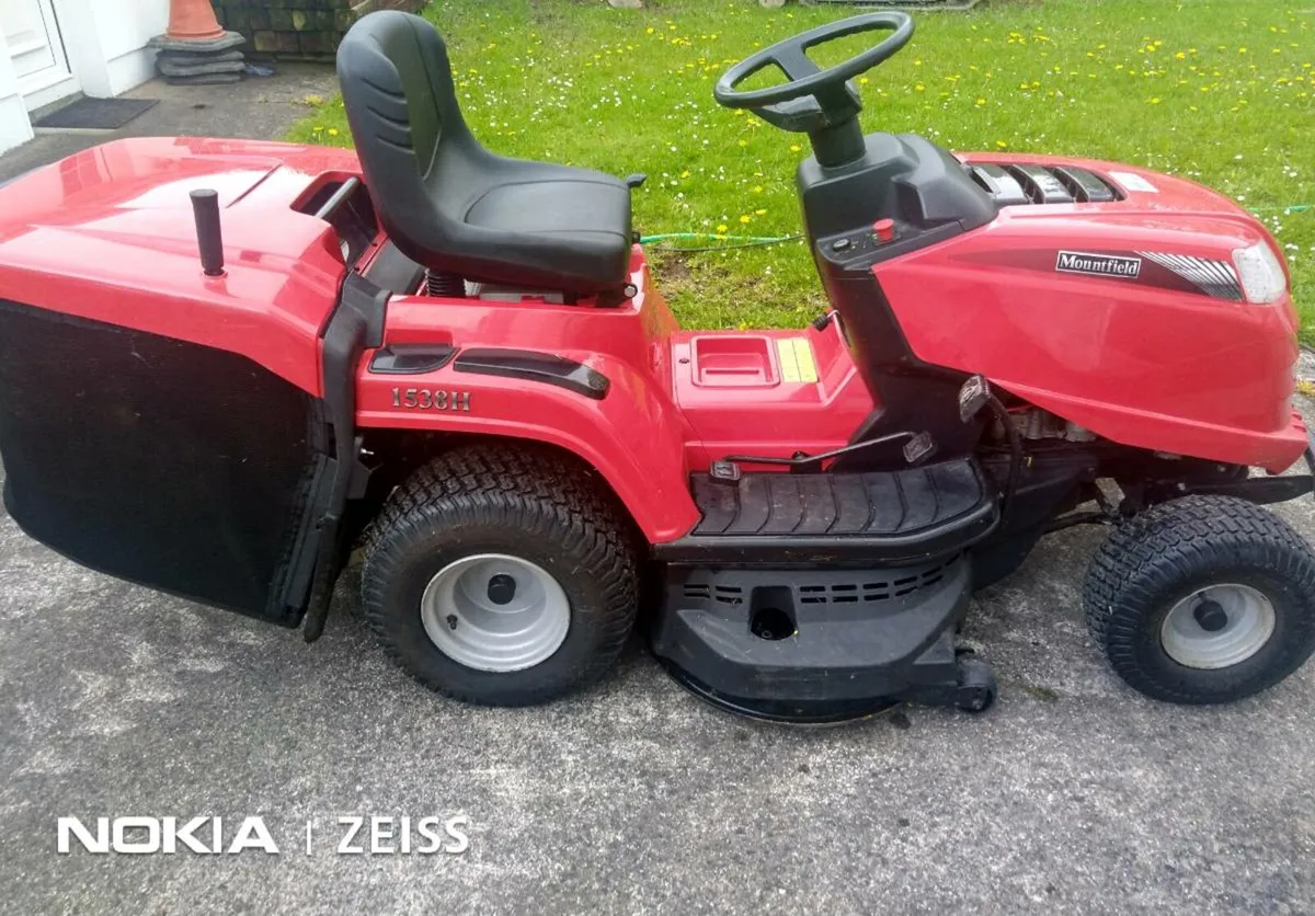 Ride on Lawnmower Mount field 1538H - Image 1