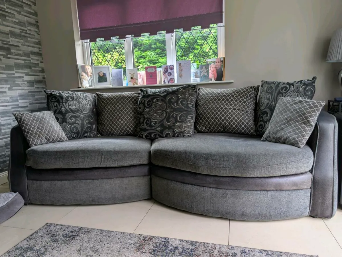 Couch - Image 2