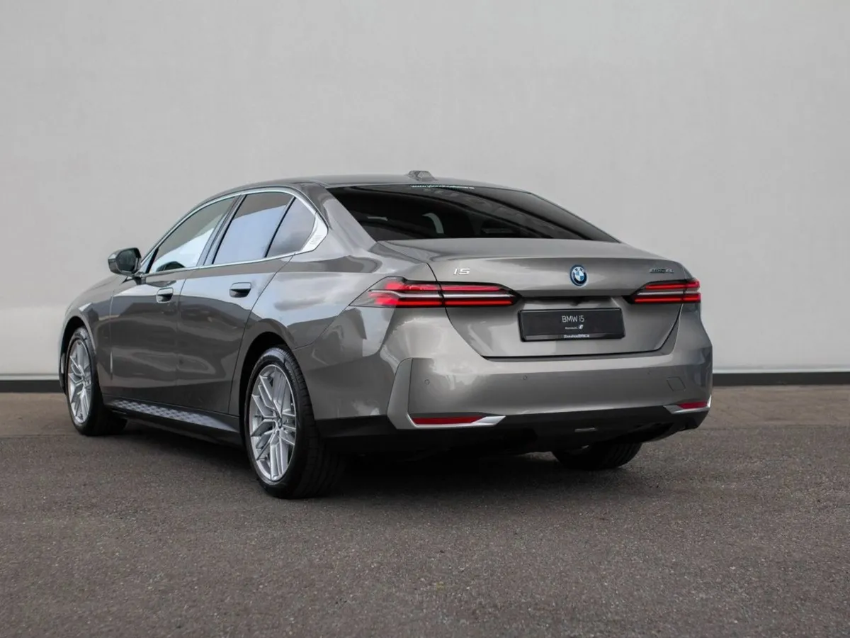 BMW i5 Edrive40 - Image 2