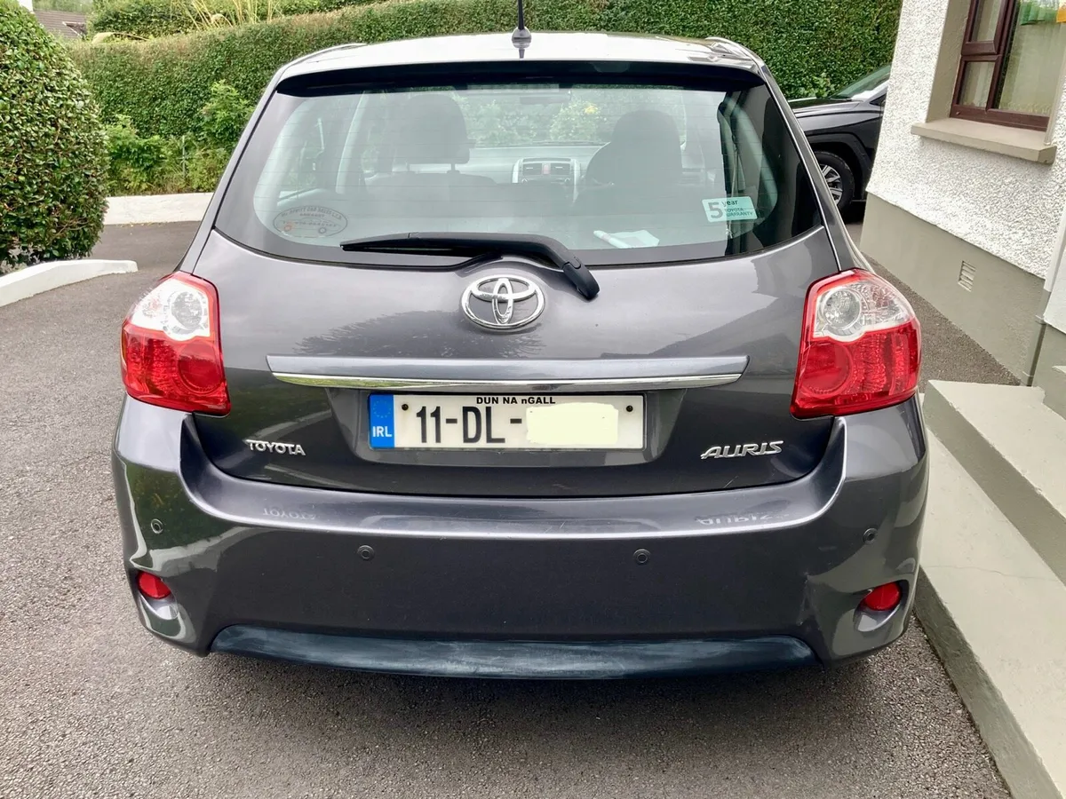 * VERY LOW MILAGE* Toyota Auris - Image 3