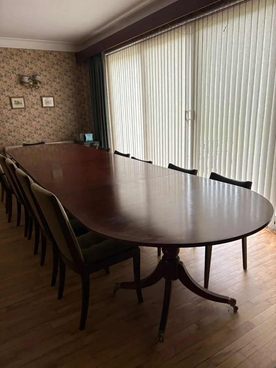 Large dining table - Image 1