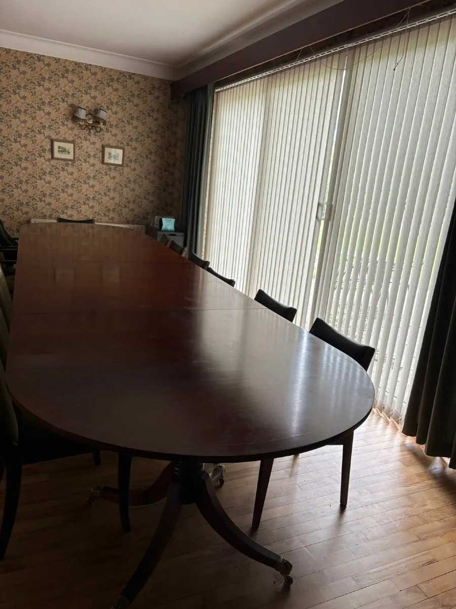 Large dining table - Image 2