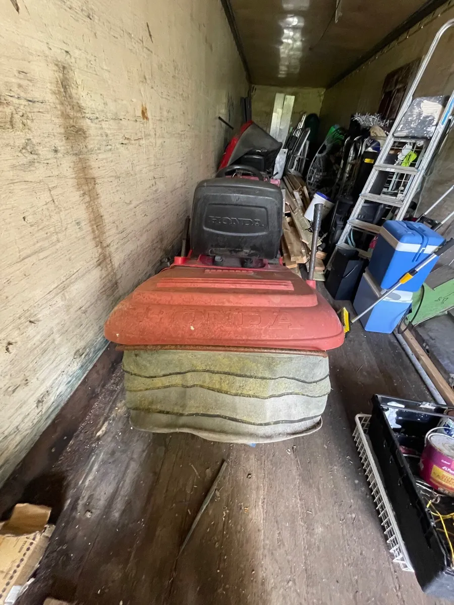 Honda 2315 ride on mower - Image 2