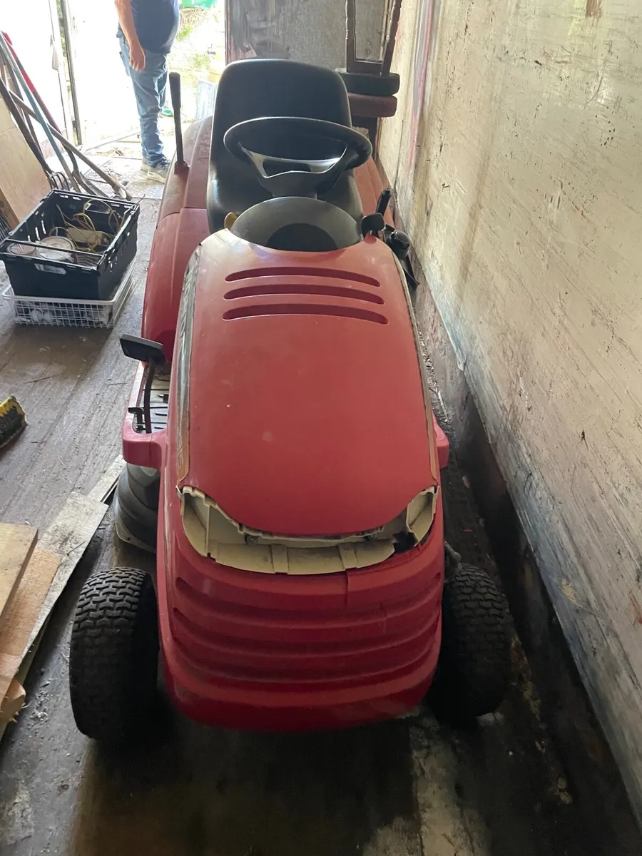 Honda 2315 ride on mower - Image 4