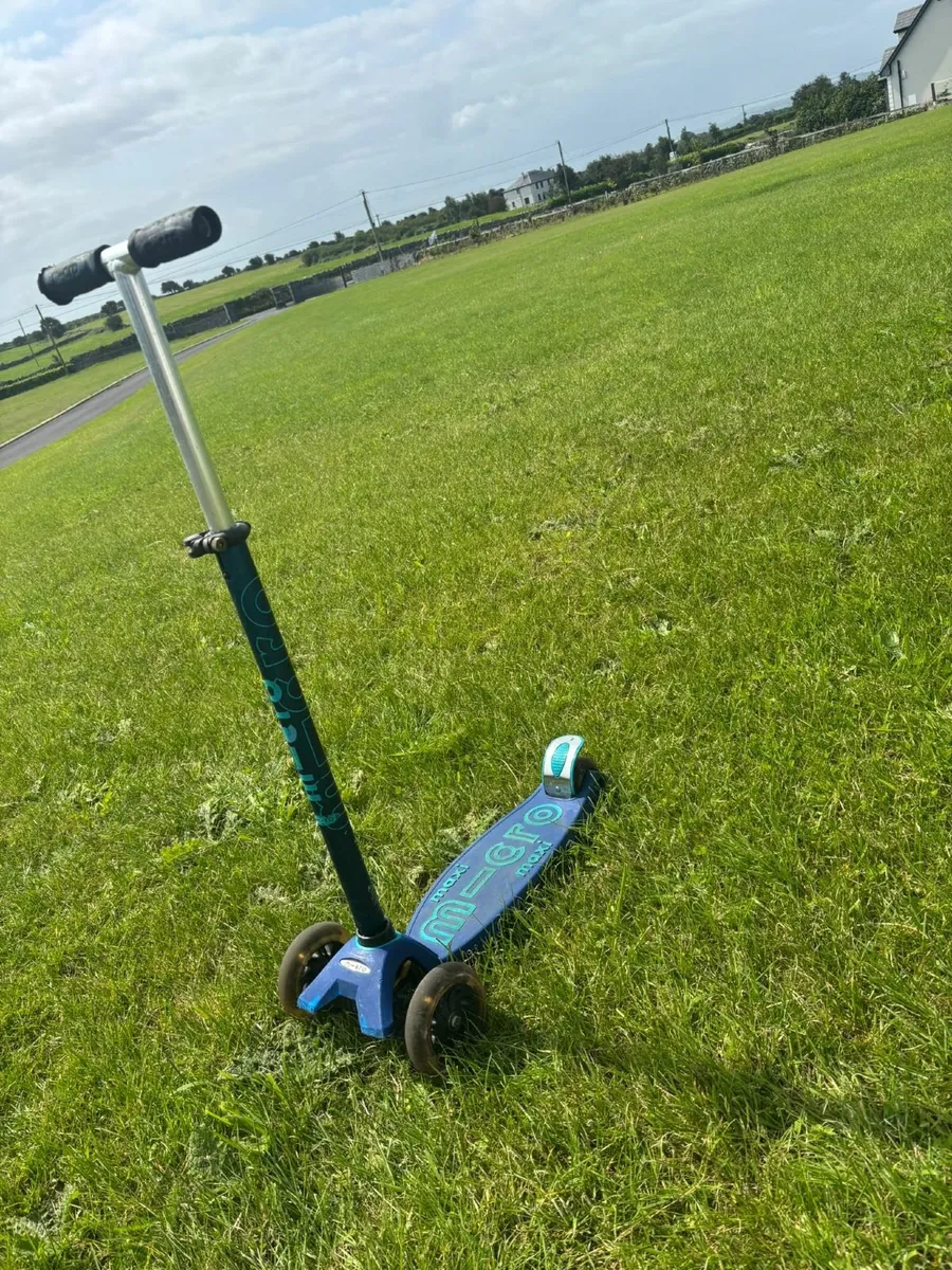 Childs scooter - Image 1