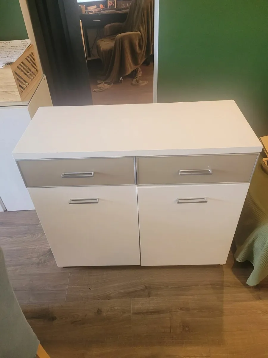 Cabinet - Image 1