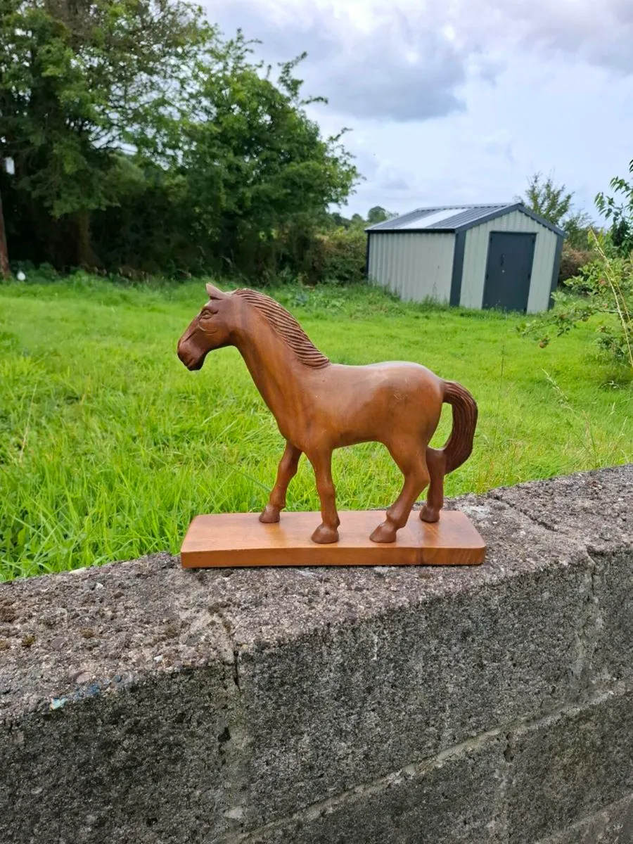 Wood horse statue postage possible