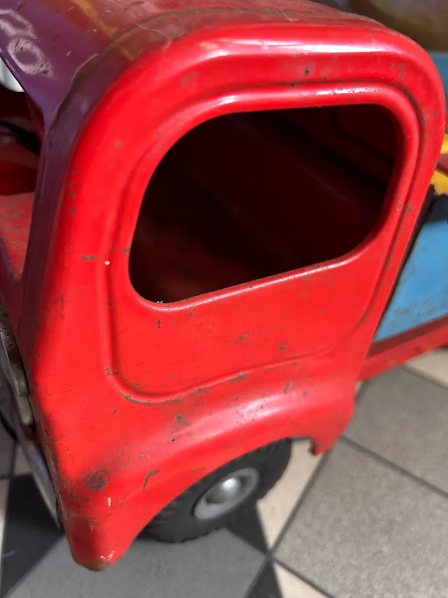 Vintage Triang metal dump truck toy - Image 2
