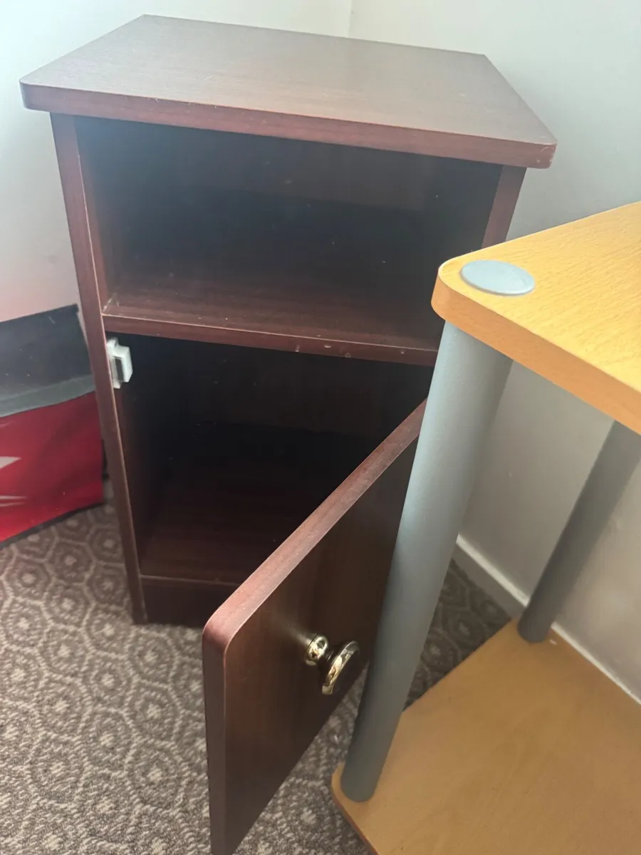 Table stands - Image 2