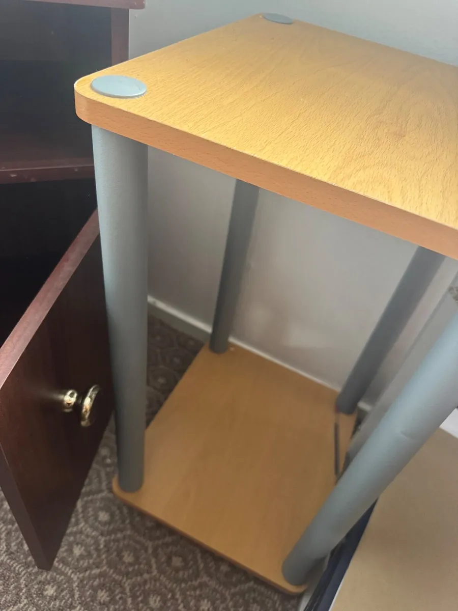 Table stands - Image 3
