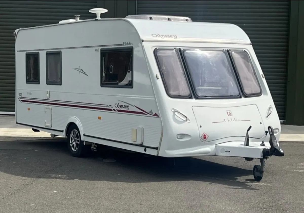elddis 6 berth full awning & motormover - Image 1