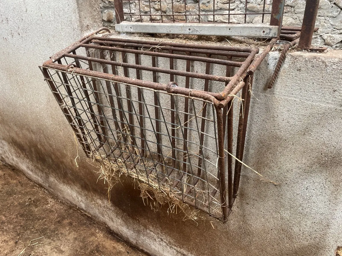 4 Hay racks - Image 1