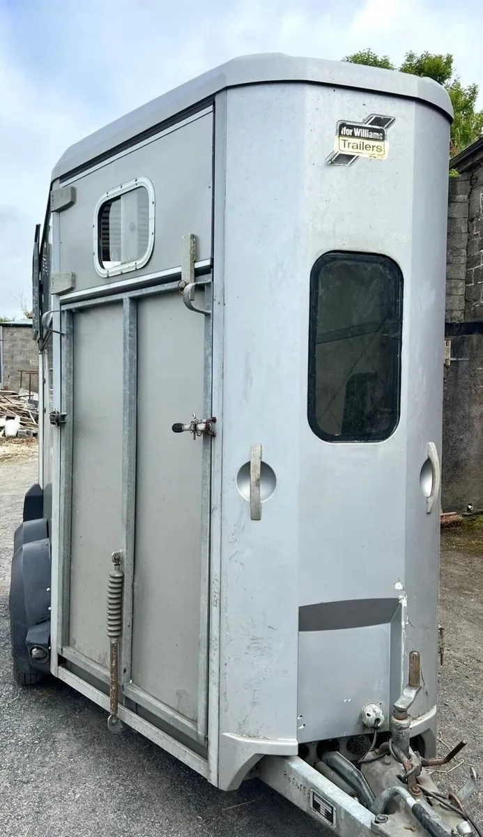 Ifor Williams HB506 horse box - Image 3