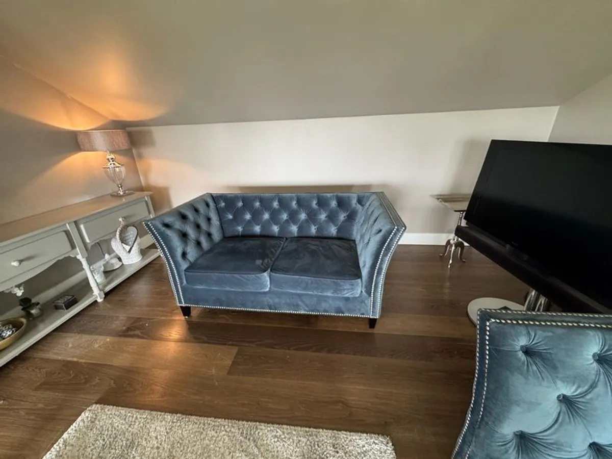 3 and 2 seater chesterfield couches. - Image 3