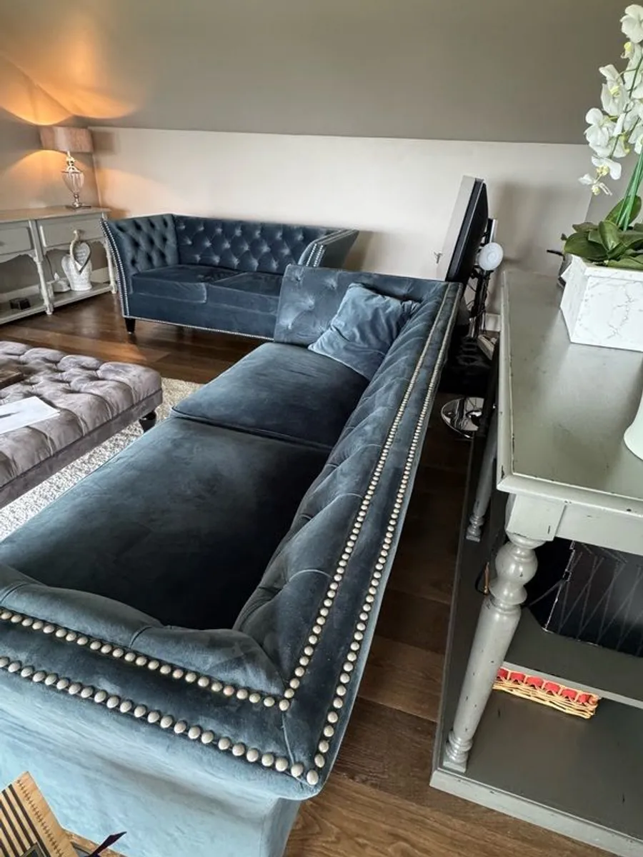 3 and 2 seater chesterfield couches. - Image 4