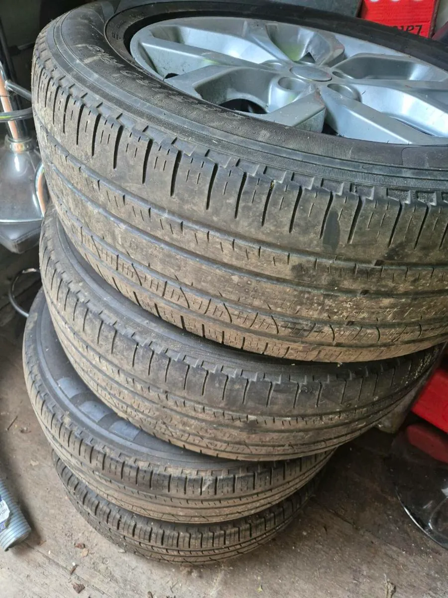 Land rover discovery  alloy wheels - Image 2
