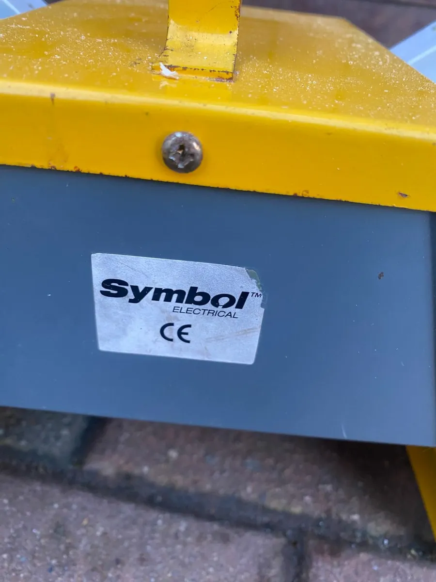 4 way 110V 16A splitter box - Image 3