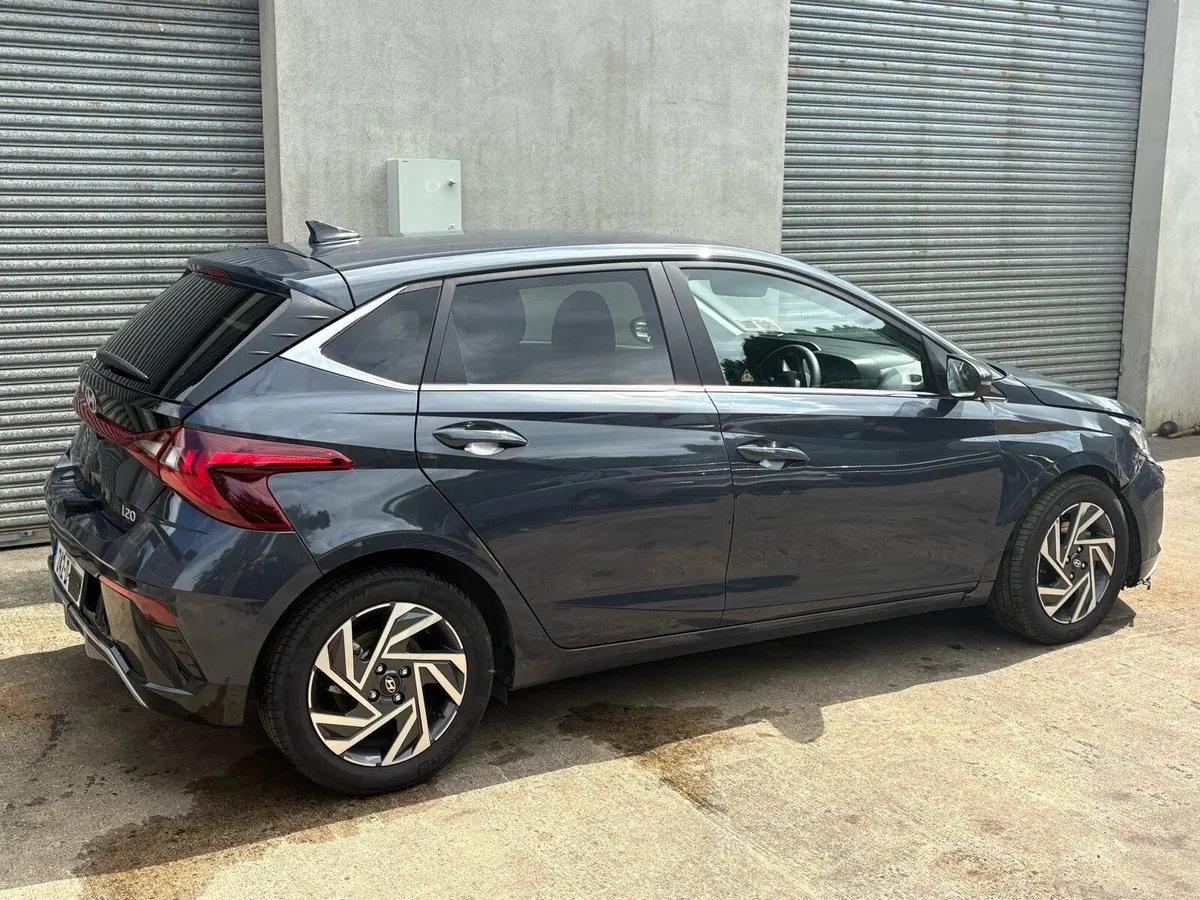242 HYUNDAI i20 !! VERY LOW MILEAGE!! - Image 3
