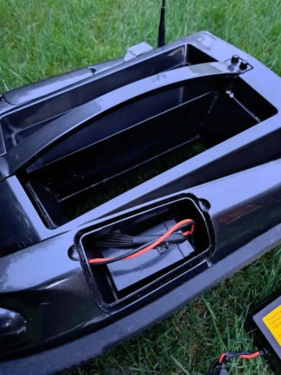 Fishing bait boat - Image 2