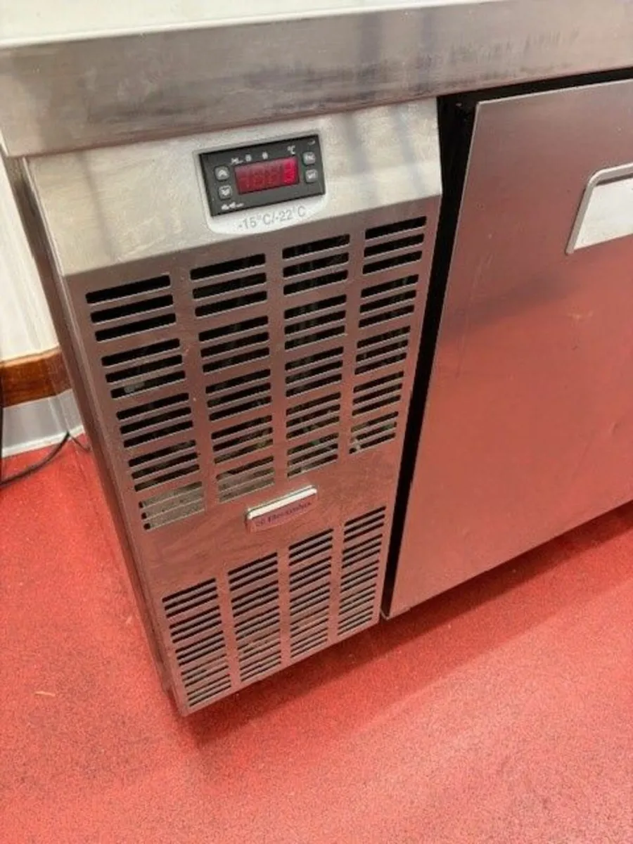 Electrolux Chest Fridge / Freezer - Image 2