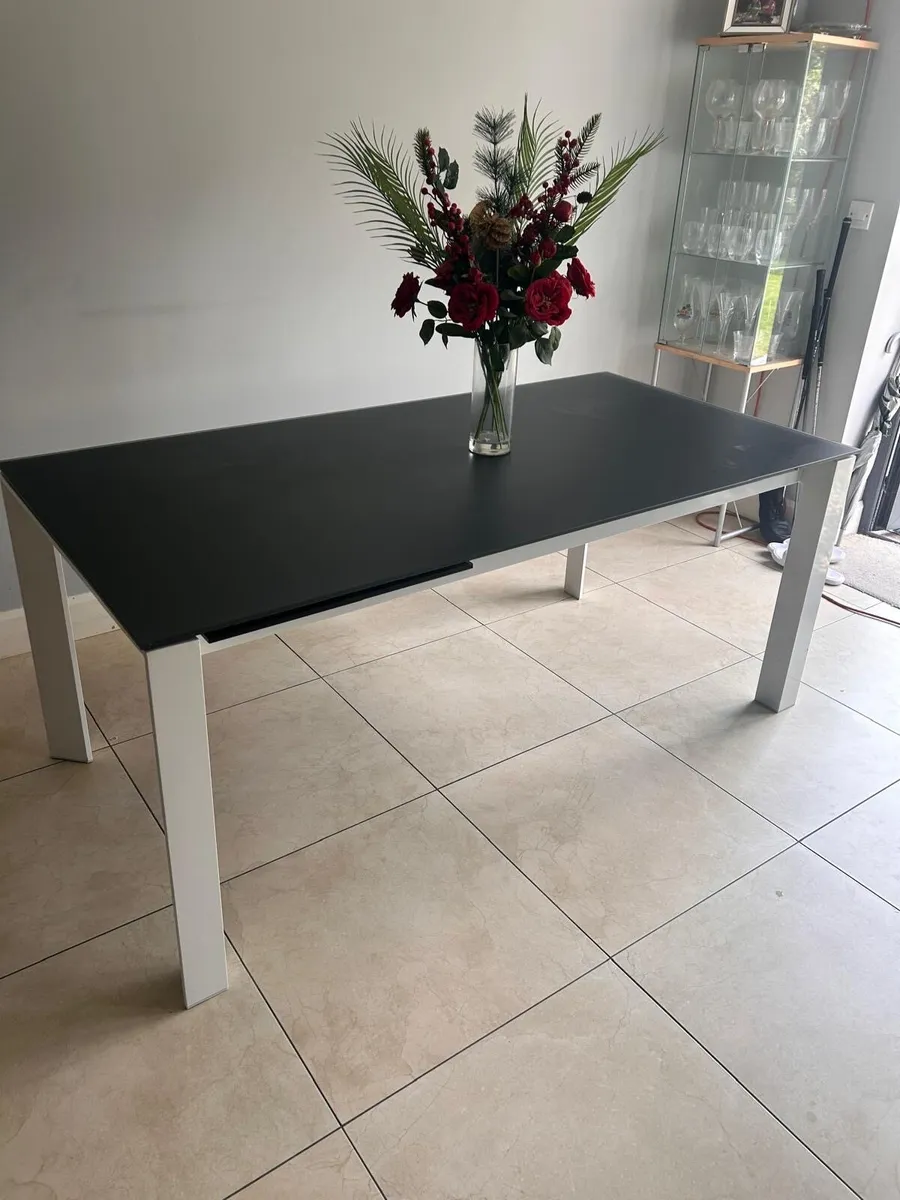 Dining table - Image 2
