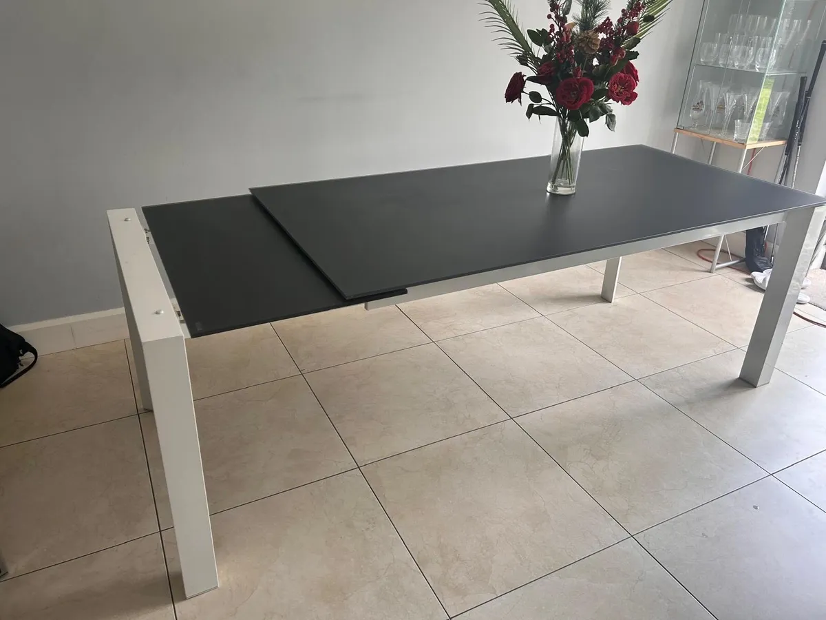 Dining table - Image 4
