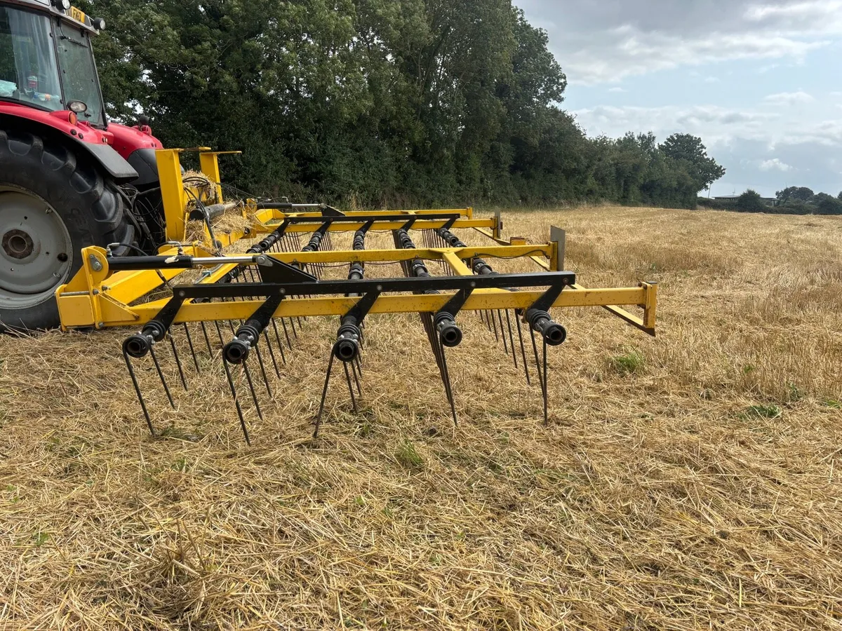 Claydon straw rake for sale - Image 2