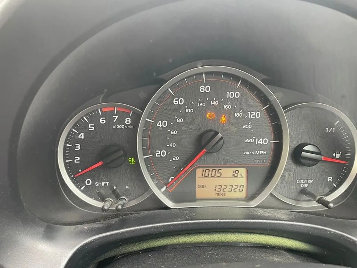2011 Toyota Yaris - Image 2