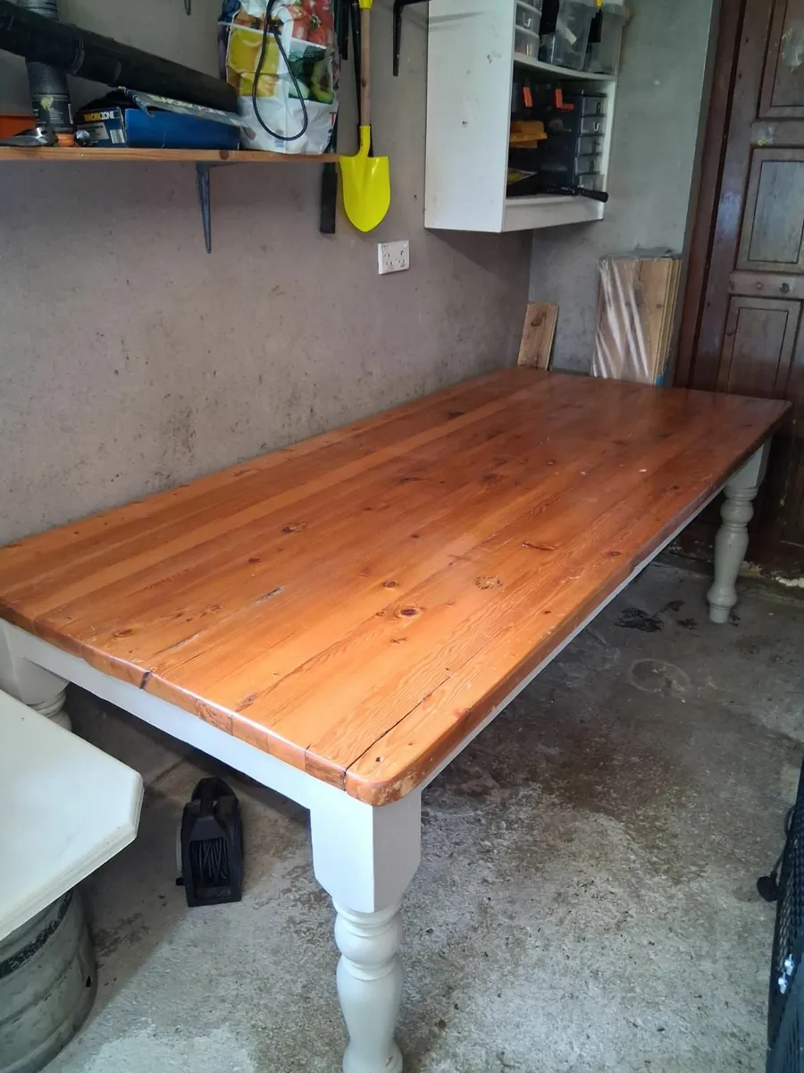 Table and  chairs - Image 1