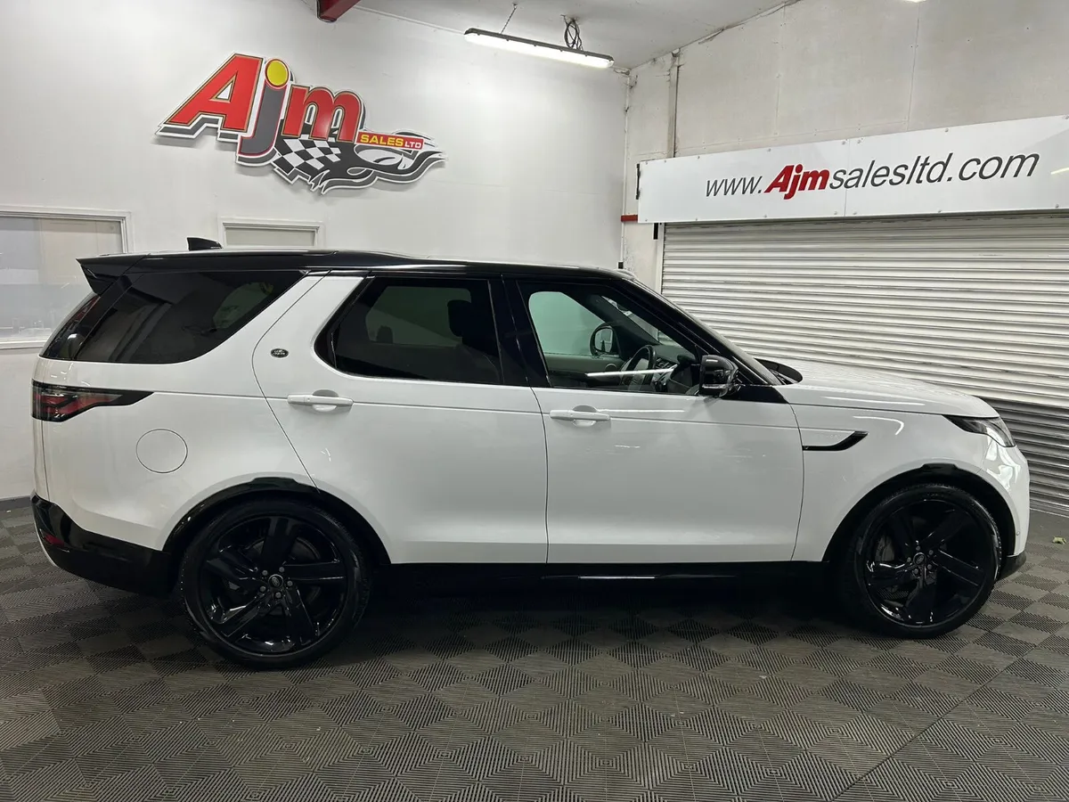 LAND ROVER DISCOVERY 3.0 D300 R-DYNAMIC HSE 2023 - Image 2