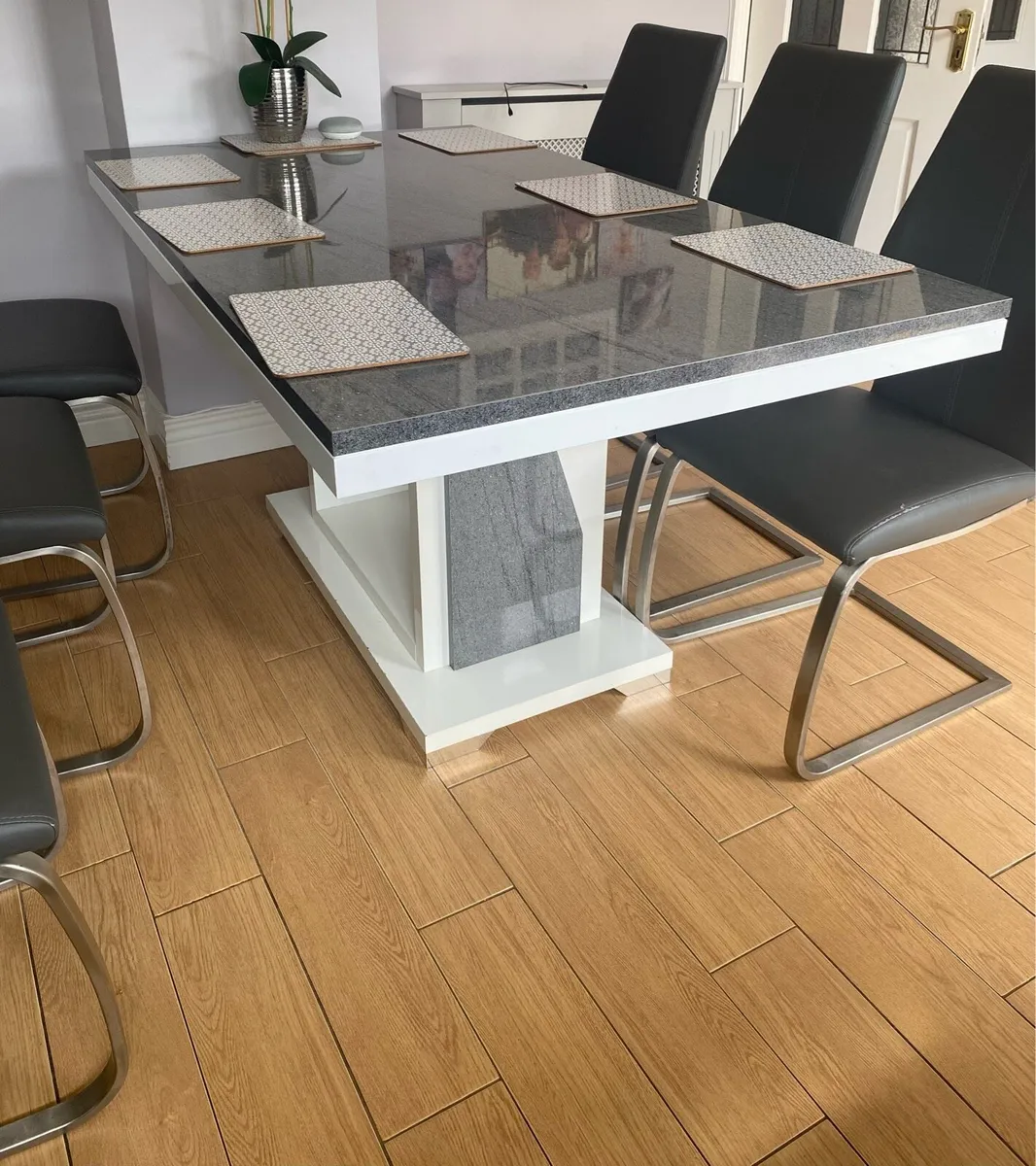 Dining table and chairs - Image 4