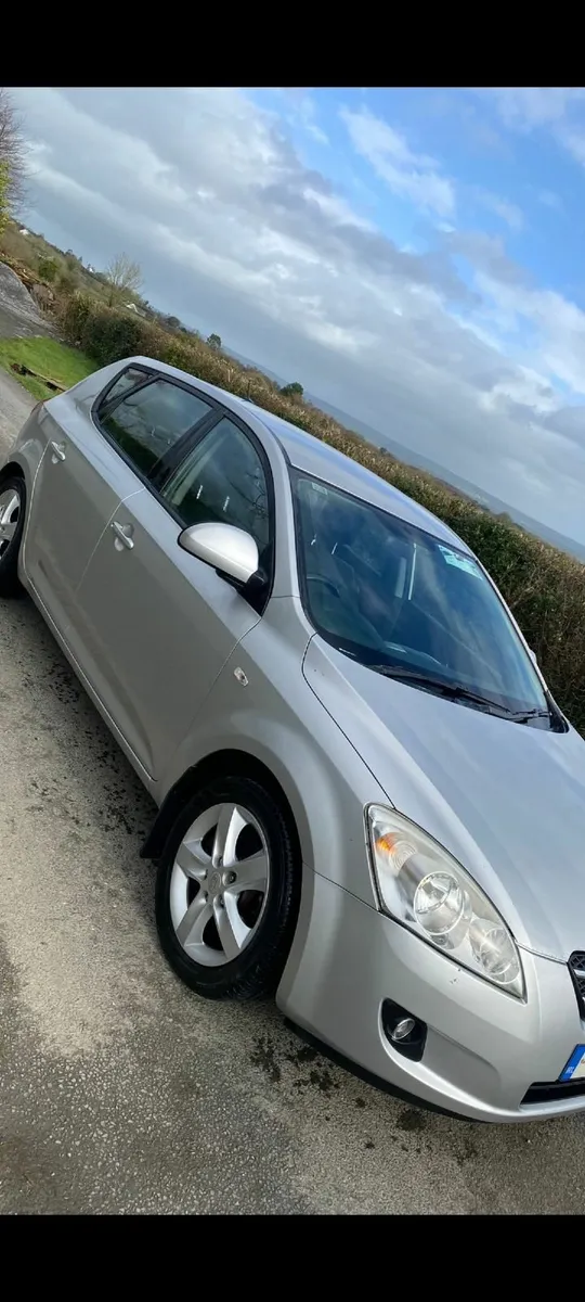 Kia Ceed 2010 - Image 2