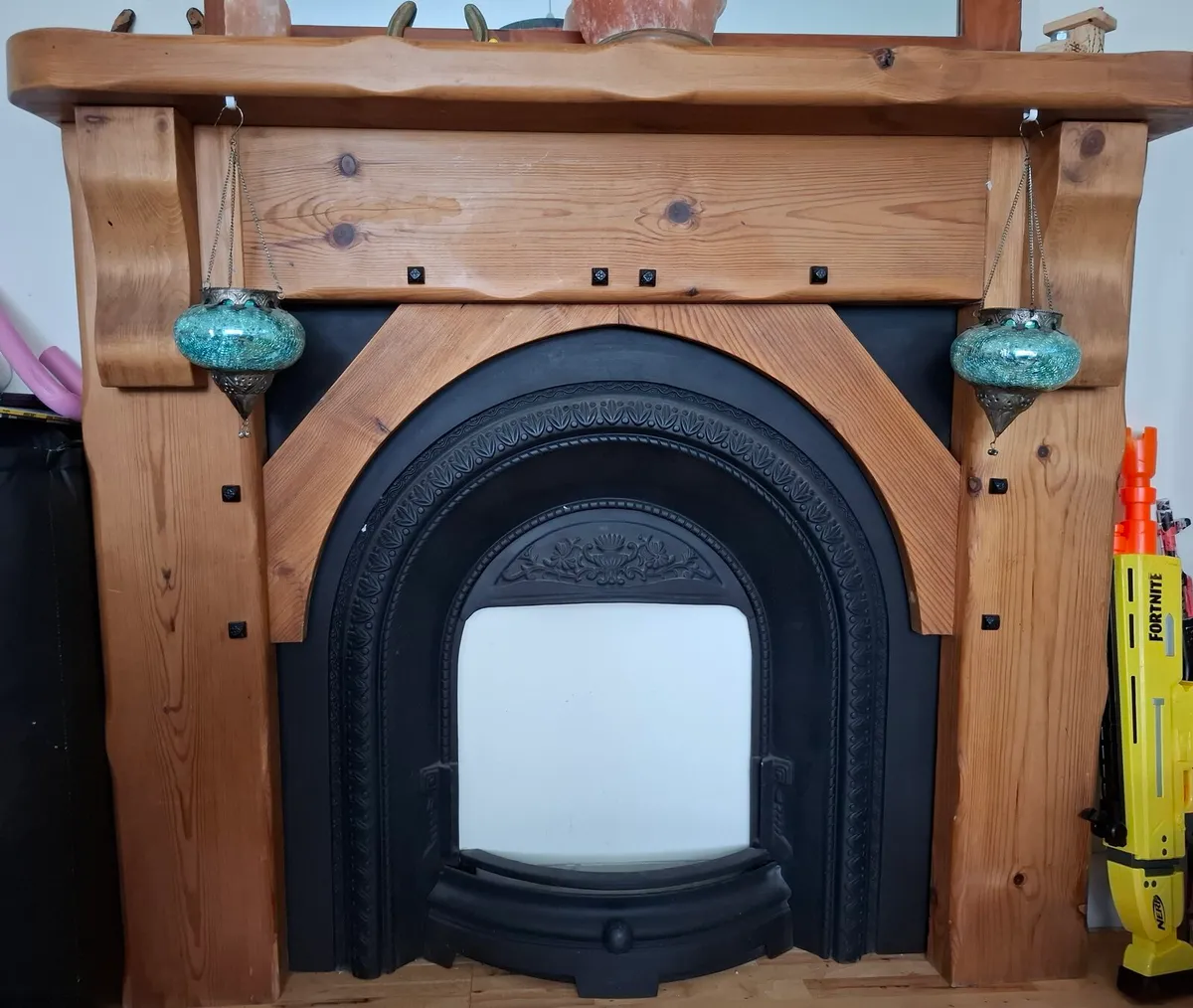 Mantelpiece with metal surround - Image 1