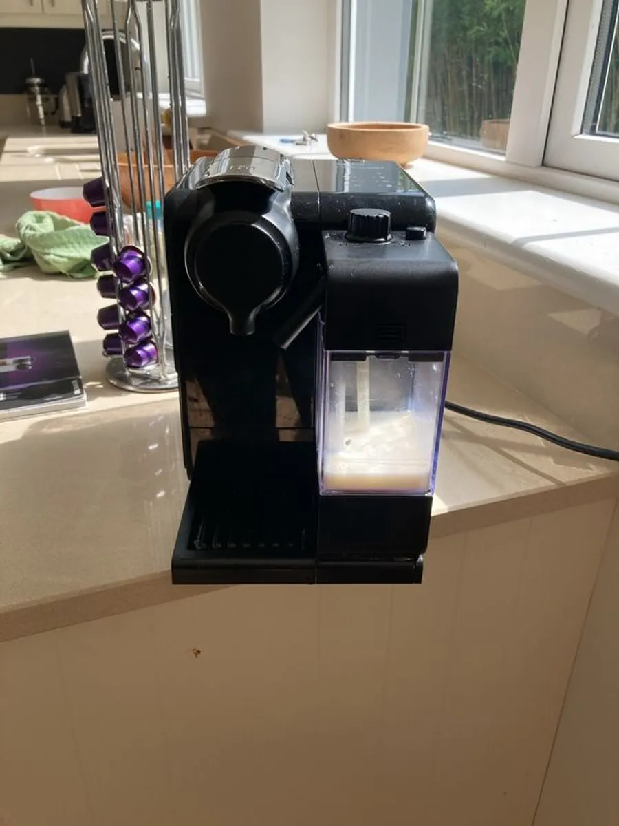Nespresso Delonghi coffee machine - Image 3