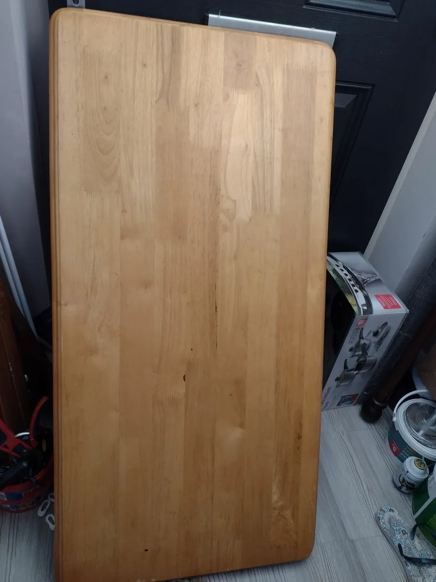 Large heavy Oak coffee table - Image 2