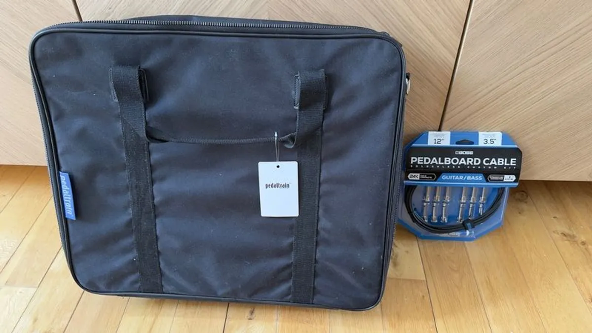 Pedaltrain Novo 18 with Soft Case & Boss BCK-12 Solderless Patch Cable Kit - Image 1