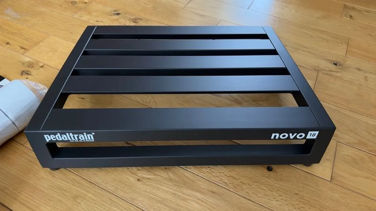 Pedaltrain Novo 18 with Soft Case & Boss BCK-12 Solderless Patch Cable Kit - Image 3